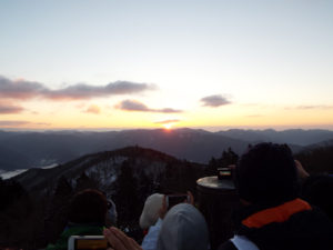 2017%e6%9d%b1%e5%b1%b1%e5%88%9d%e6%97%a5%e3%81%ae%e5%87%ba-12