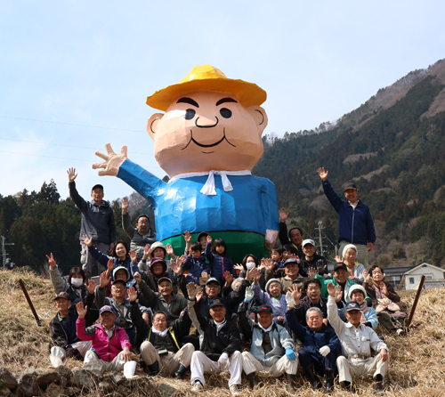 飯見ゆめむら棚田の会　シンボル案山子「ライスおじさん」　道の駅みなみ波賀